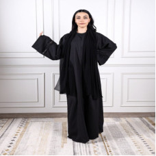 ‎ عباية نسائية مميزة بلون أسود