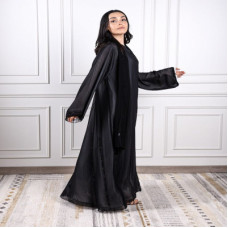 ‎ عباية نسائية ستان بلون أسود