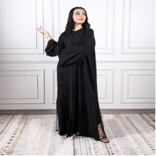 ‎ عباية نسائية راقية بلون أسود