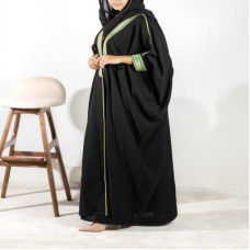 ‎ عباية نسائية بتصميم أنيق بلون أسود